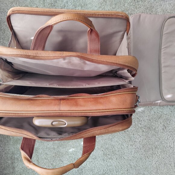 Solo Tan and Brown Leather Briefcase with Classic Design - Picture 8 of 9